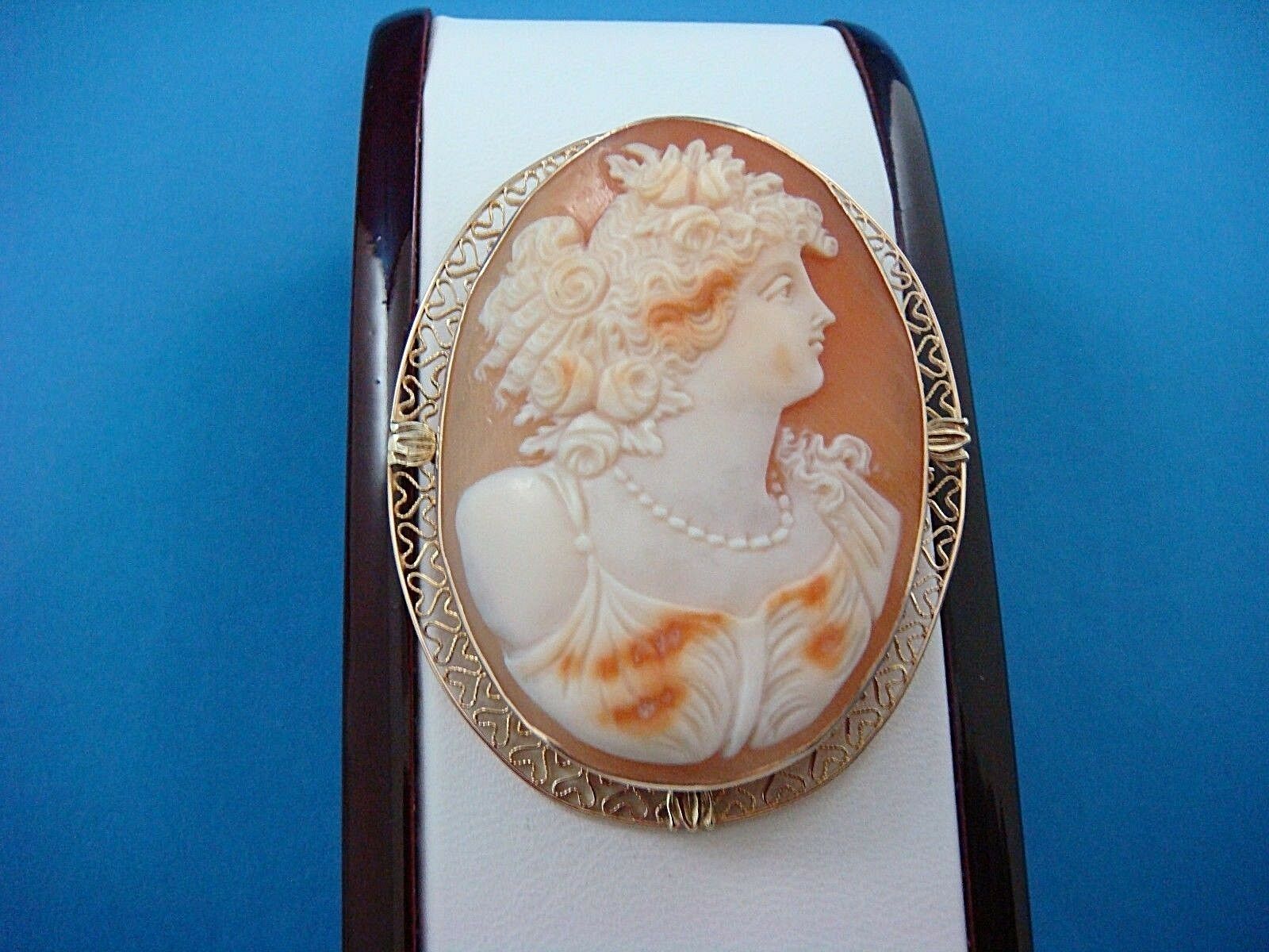 LARGE HANDCRAFTED ANTIQUE CAMEO BROOCH-PENDANT IN 14K YELLOW GOLD FILIGREE FRAME