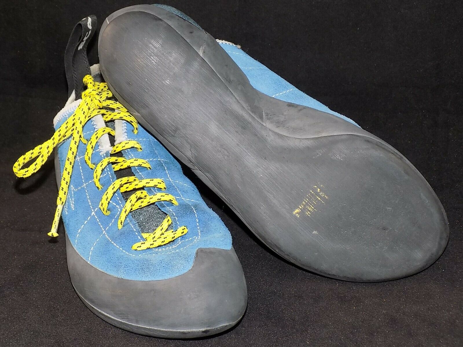 Scarpa Helix Men's Hyper Blue Suede Lace Up Climbing Shoes, 8m Us / 41 Eu